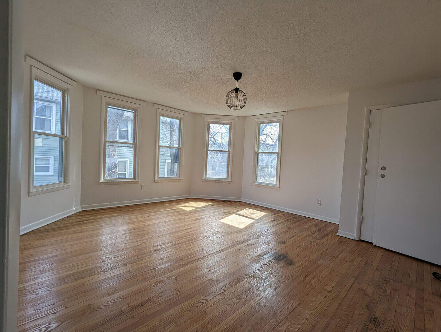 PXL_20230315_174759822.NIGHT