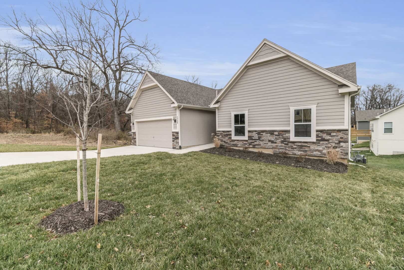 2-1736 Roswell Ave-101